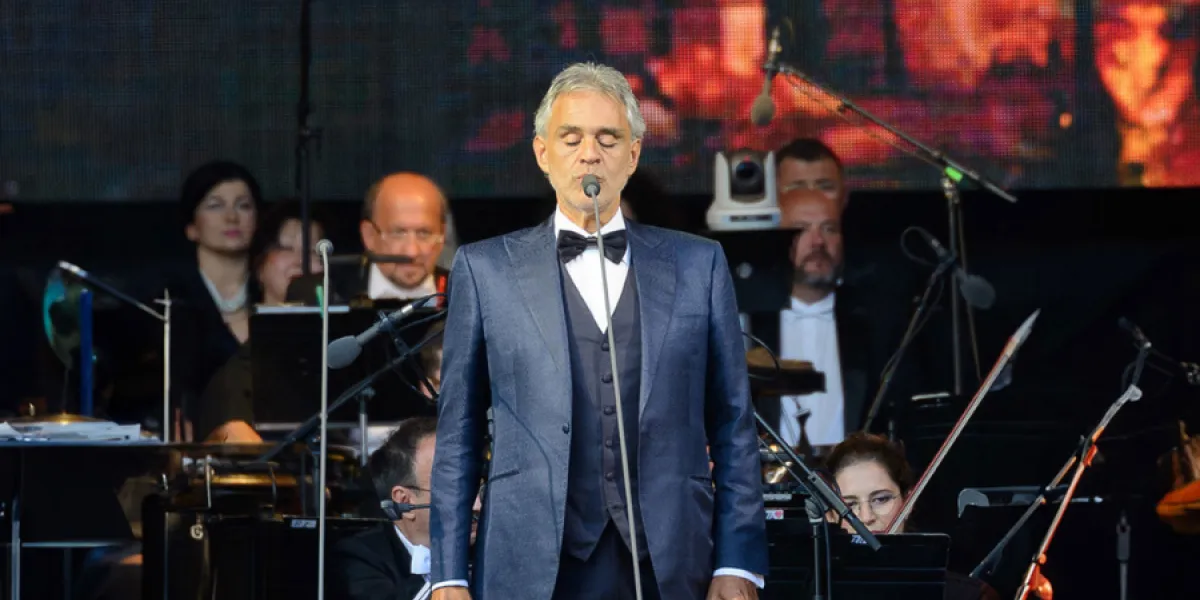 El Zócalo de la CDMX se rinde ante Andrea Bocelli