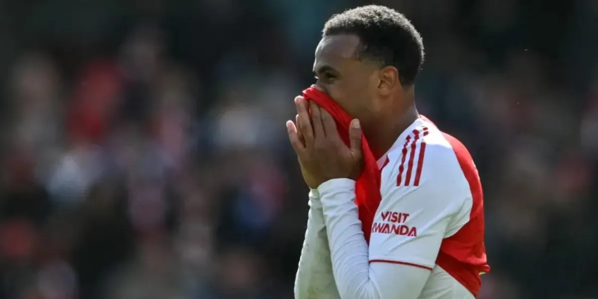 Arsenal tropieza y el Manchester City se acerca en la lucha por la Premier League 2026