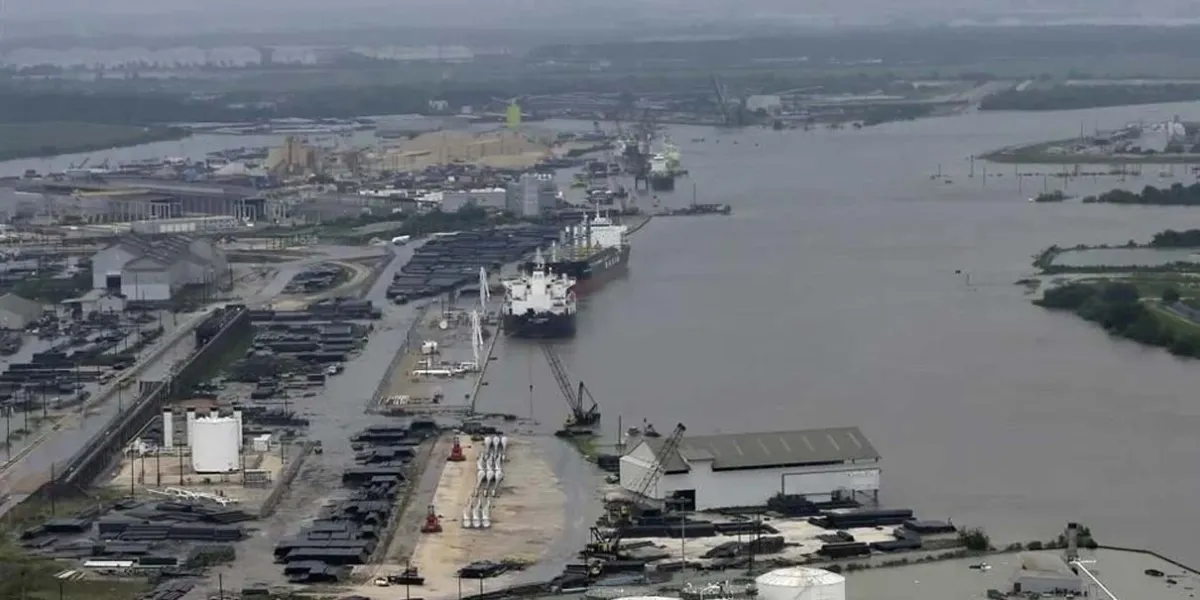 Pemex registra derrame en Deer Park, Texas, en el canal de Houston