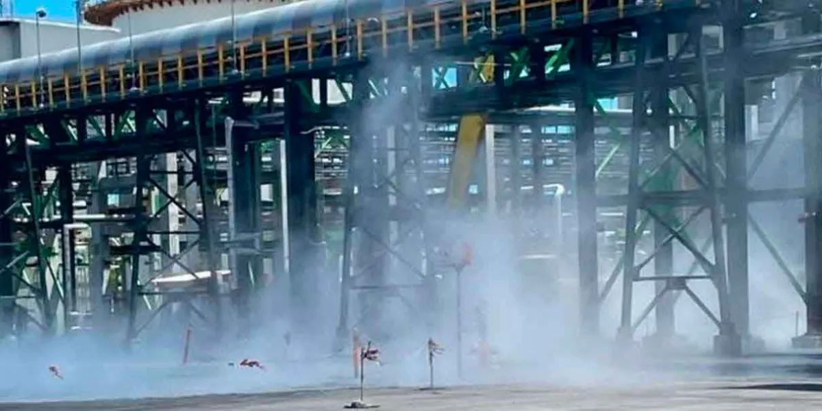 Reportan fuga de gas en refinería Olmeca y Pemex aclara que era vapor