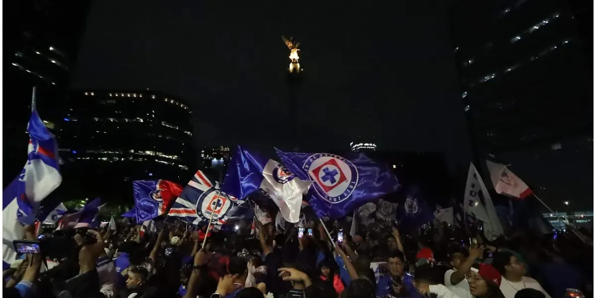 Cruz Azul celebra su décima estrella en el Ángel de la Independencia