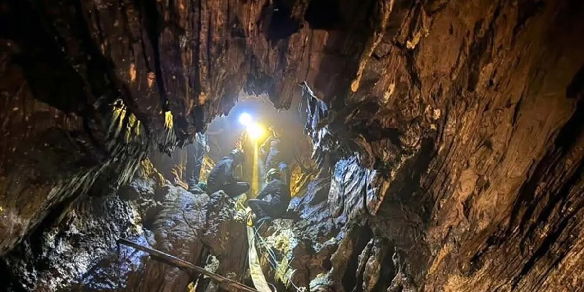 Milagro en Laos: rescatan a mineros atrapados 10 días en cueva; siguen desaparecidos