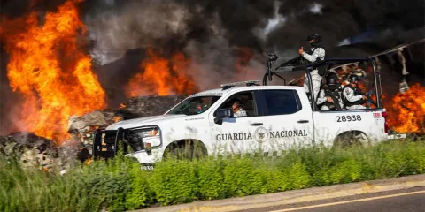 VIDEO. Militares dan atención médica a Sicarios de Los Chapitos tras enfentamiento en Sinaloa