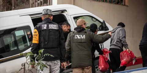 Con el programa “México Te Abraza” más de 70 empresas darán empleo a migrantes repatriados