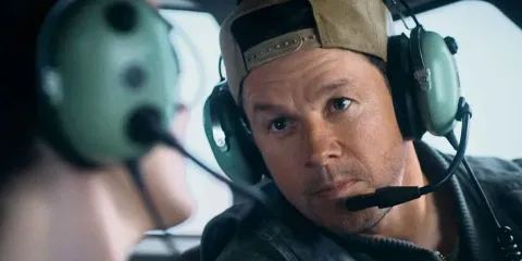 Amenaza en el aire: Un thriller de acción noventero con un Mark Wahlberg