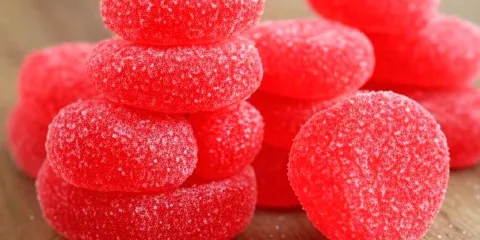 El colorante cancerígeno prohibido en EU; en México estos alimentos lo contienen