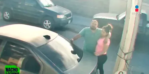 IMÁGENES SENSIBLES. Expolicía es ejecutado a balazos dentro de su casa en Nuevo León