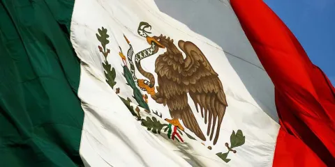 La evolución de la bandera mexicana: Un símbolo de unidad y orgullo nacional