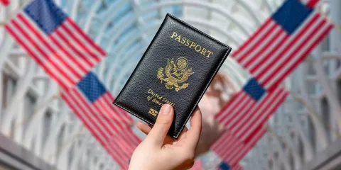 ¡Cuidado con el dinero en efectivo al viajar a EU! Multas de hasta 500 mil dólares por no declarar