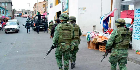 Disfrazado, logra Iván Archivaldo líder de Los Chapitos evadir de operativo