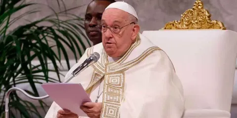 El Papa Francisco sufre una neumonía bilateral