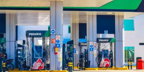 Gobierno busca estrategia para evitar gasolinazo y mantener precio en 24 pesos 