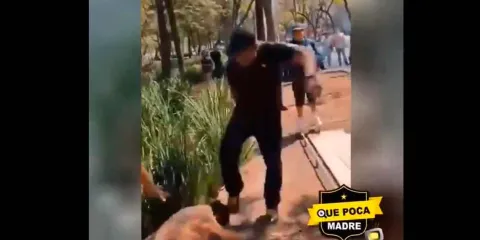 IMÁGENES FUERTES Policías golpean  a mujer trans  durante operativo para retiro de ambulantes 