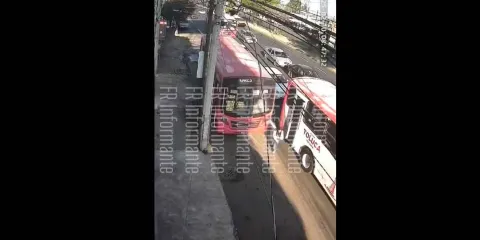 IMÁGENES SENSIBLES. Camión de pasajeros a tropella a una joven en Toluca 