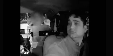 VIDEO. ¡Mujer en Uber saca navaja y advierte a conductor: "Voy preparada!"