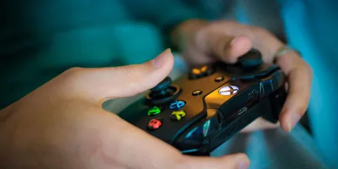 Videojuegos aumentan la inteligencia en niños, según estudio revolucionario