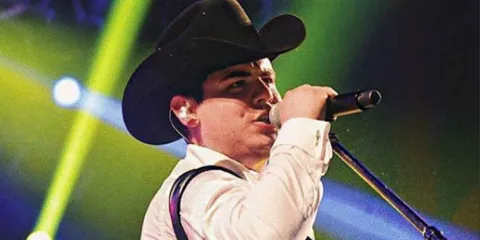 Alfredo Olivas lanza su nuevo álbum “V1V0”