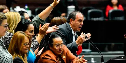 Cuauhtémoc Blanco acude a la Fiscalía y evita responder si renuncia al fuero 