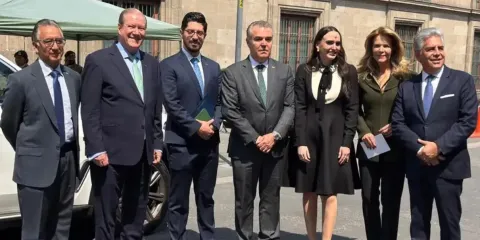 Empresarios y banqueros cierran filas con Sheinbaum ante las medidas arancelarias de Trump