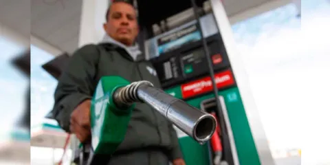 Logra Sheinbaum poner tope al precio de la gasolina; 24 pesos en todo el país 