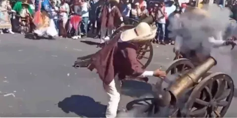 VIDEO. Hombre pierde la mano en Carnaval de Huejotzingo: Revive el momento