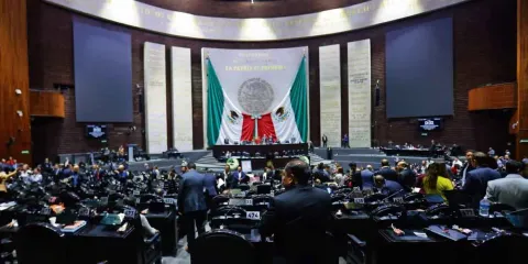 Morena busca revertir reforma del Senado y prohibir nepotismo desde 2027