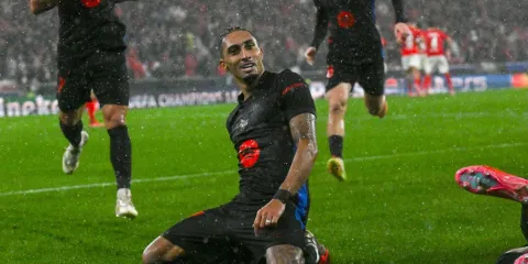 El FC Barcelona vence 1-0 al Benfica en Lisboa y toma ventaja en los octavos de la Champions League