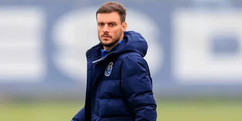 Se acabó el romance entre Anselmi y Porto. La afición pide que se valla 