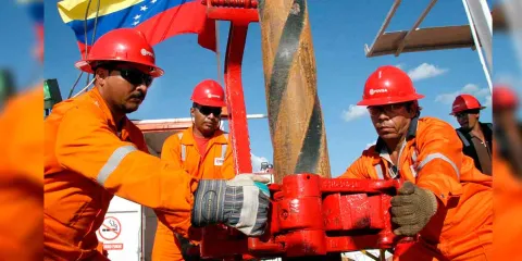 Trump anuncia aranceles del 25 % a países que compren petróleo venezolano