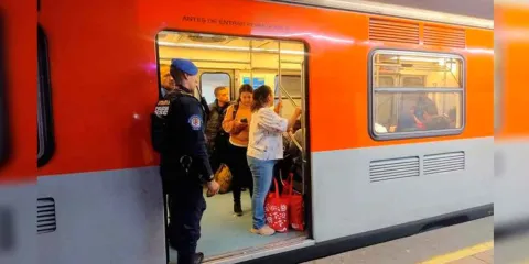Ante ataques de pinchazos en el Metro ¿Es posible contagiarse de VIH?