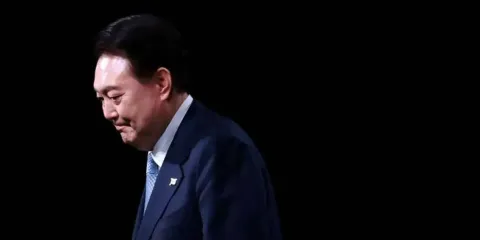 Destituyen a presidente de Corea del Sur por imponer la ley marcial