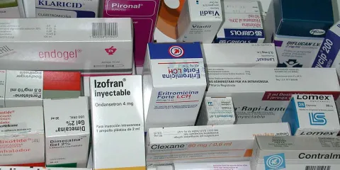 Gobierno anula licitación completa por compra chueca de medicamentos