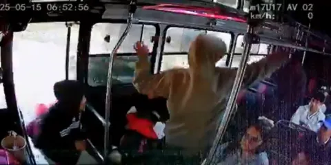 Violento asalto en Ruta M17 de Puebla: cuatro sujetos armados despojan a pasajeros