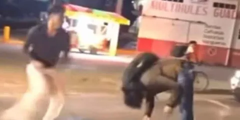 Así fue la golpiza que dejó a un hombre 'noqueado' en Puebla
