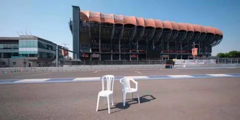 ¿Bad Bunny viene a México? Las misteriosas sillas blancas que enloquecen a sus fans