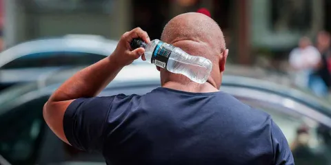 Ojo con el CALOR: Cómo protegerte de golpes de calor y deshidratación en México