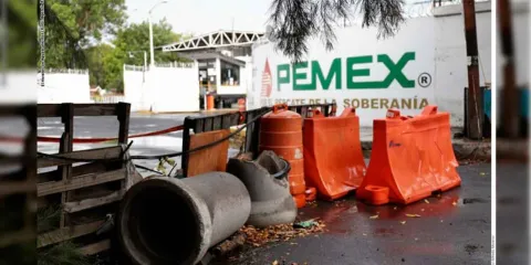 Cárteles se hacen millonarios vendiendo a EEUU combustible robado a Pemex 