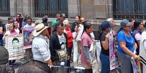 Caso Ayotzinapa: Sheinbaum evalúa reemplazo del fiscal especial