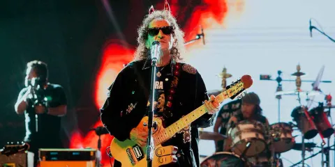 Alex Lora: Víctor Varela