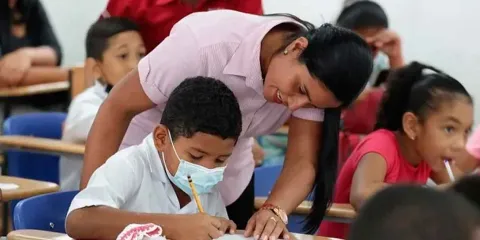 Día del Maestro 2025: sin clases el jueves 15 de mayo, informa la SEP ¿Viernes también?