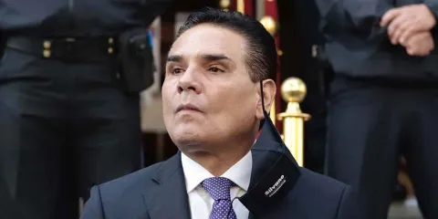 FGR denuncia a jueza por proteger a Silvano Aureoles, acusado de desvío millonario