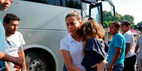 ¡Qué ofertón! Trump lanza programa de autodeportación con bono de mil dólares