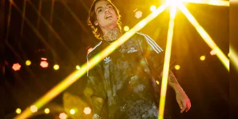 VIDEO. Natanael Cano desafía la ley y canta corridos prohibidos en la Feria de San Marcos 2025