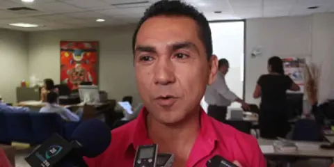 Absuelven a Abarca por desaparición de los 43 normalistas; sigue en prisión por lavado de dinero