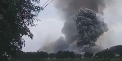 Así se vio la trágica explosión en taller de pirotecnia en Tultepec; hay un muertos y varios heridos