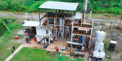 Hallan refinería de huachicol en Coatzacoalcos: decomisan 500 mil litros de crudo