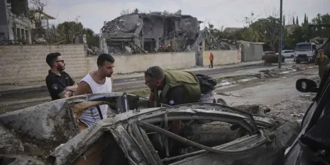 Irán amenaza con responder a ataques de EU contra instalaciones nucleares