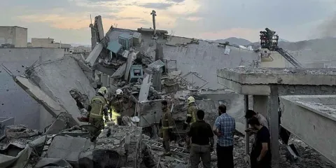 Israel bombardea instalaciones nucleares en Irán; Teherán responde con más de 100 drones