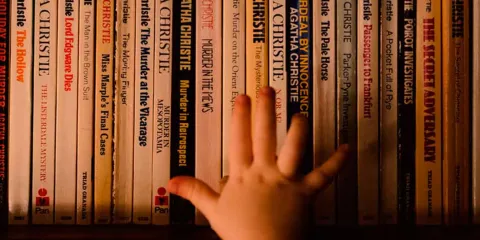 Detectives de papel: La literatura como herramienta forense