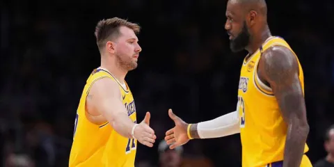 Los Lakers serán vendidos por 10 mil mdd a Mark Walter y promete inversión para hacerlos campeones 